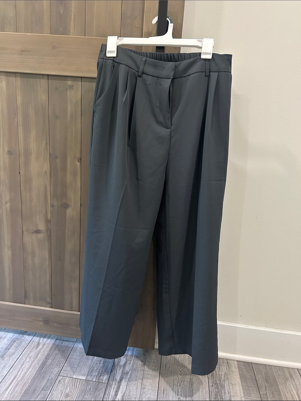 Wide Leg Pleated Pants in Dark Gray